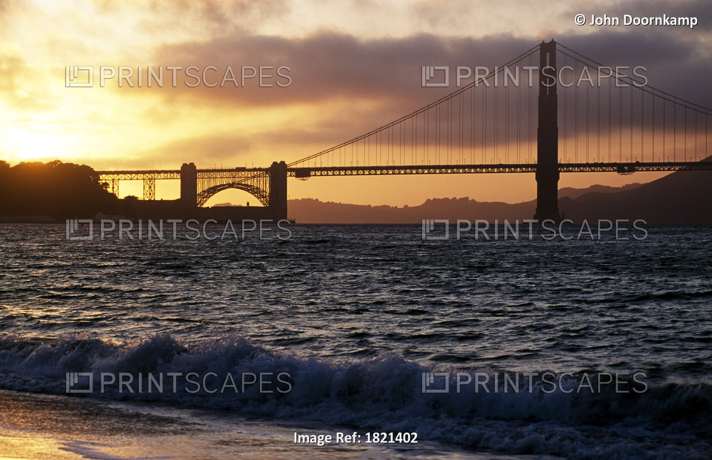 GOLDEN GATE BRIDGE, SAN FRANSISCO, CALIFORNIA, USA