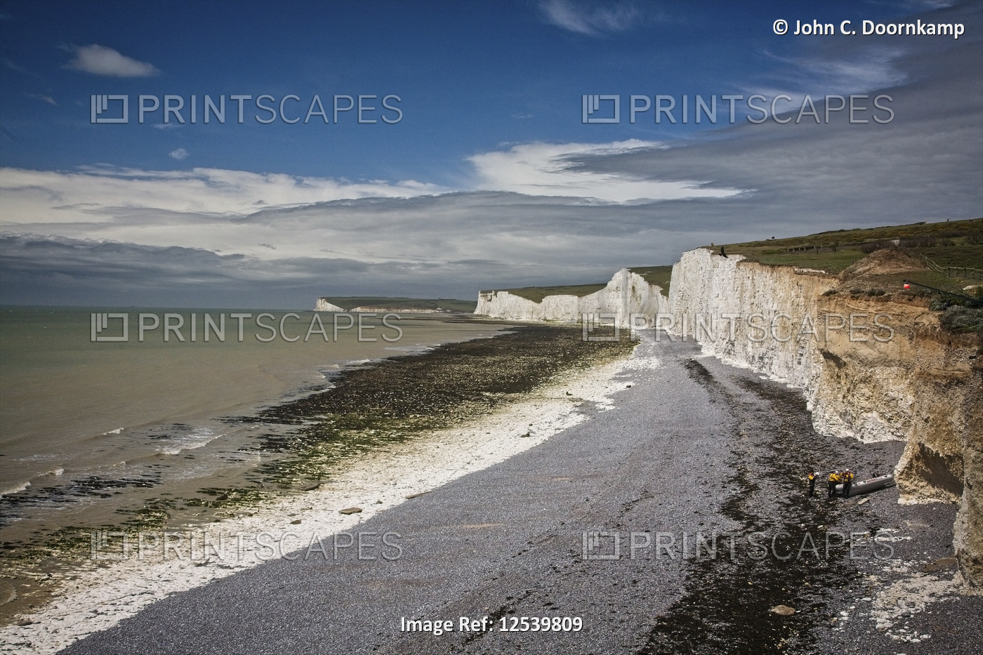 SEVEN SISTERS CHALK CLIFFS ON THE SUSSEX COAST, ENGLAND