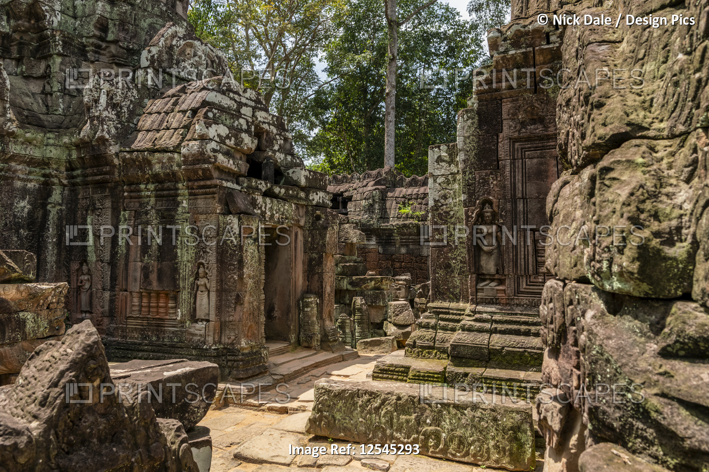 Stone portico opposite temple in courtyard, Ta Som, Angkor Wat; Siem Reap, Siem ...