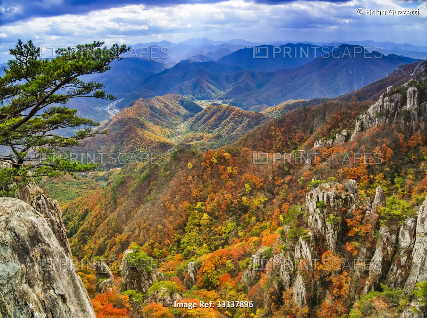 Fall colour on radiant display from the mountaintops in Daedunsan Provinicial ...