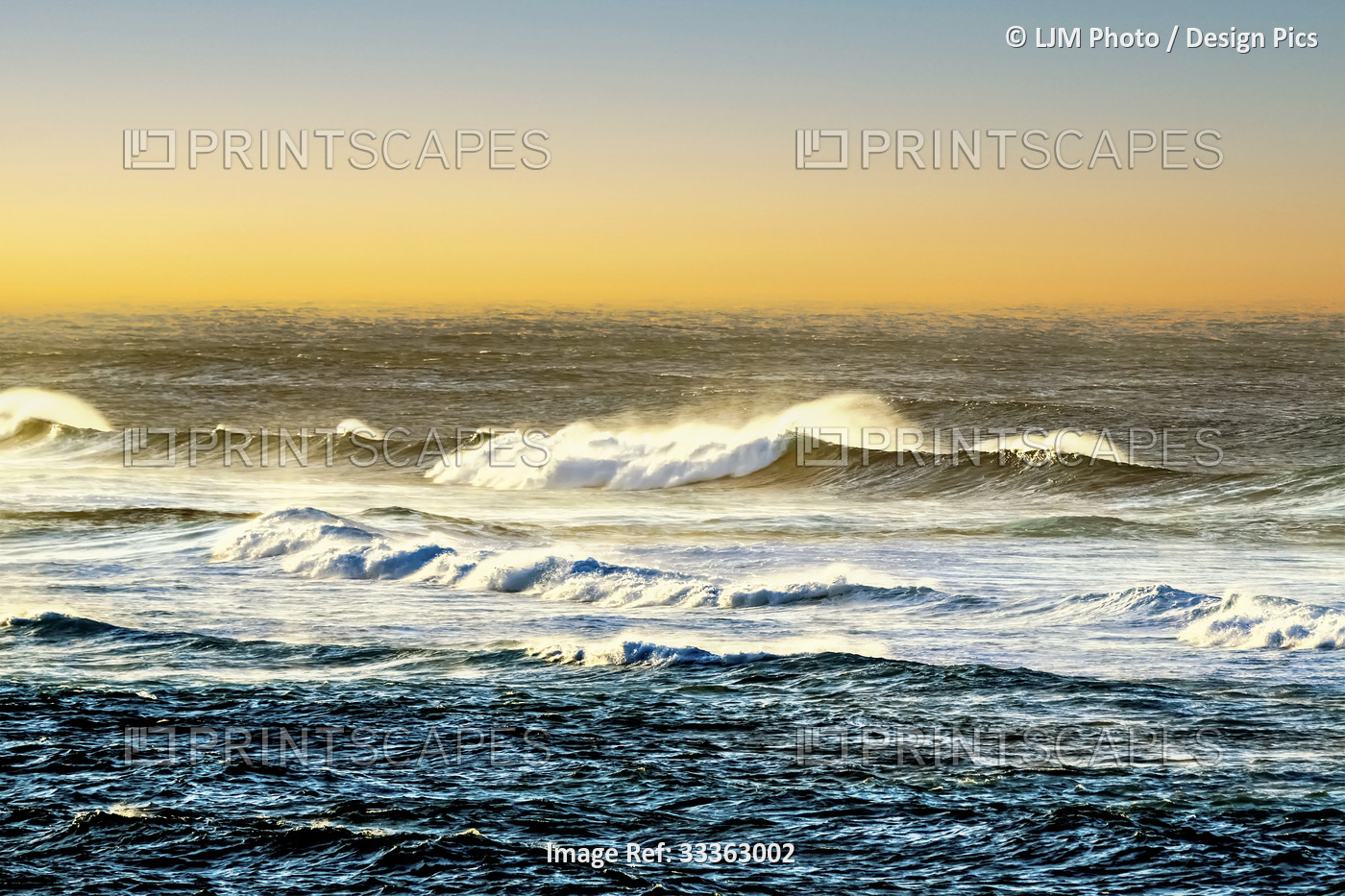 Seascape of waves breaking from a lookout at Ho'okipa Beach Park, near Paia ...